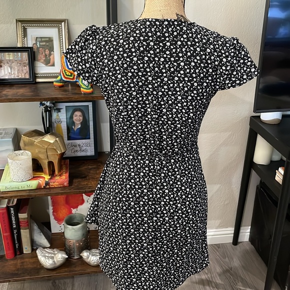 Black and white floral wrap dress - Picture 4 of 6